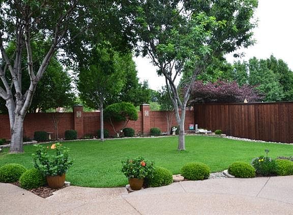 3rd image of 8601 Glenmont Dr