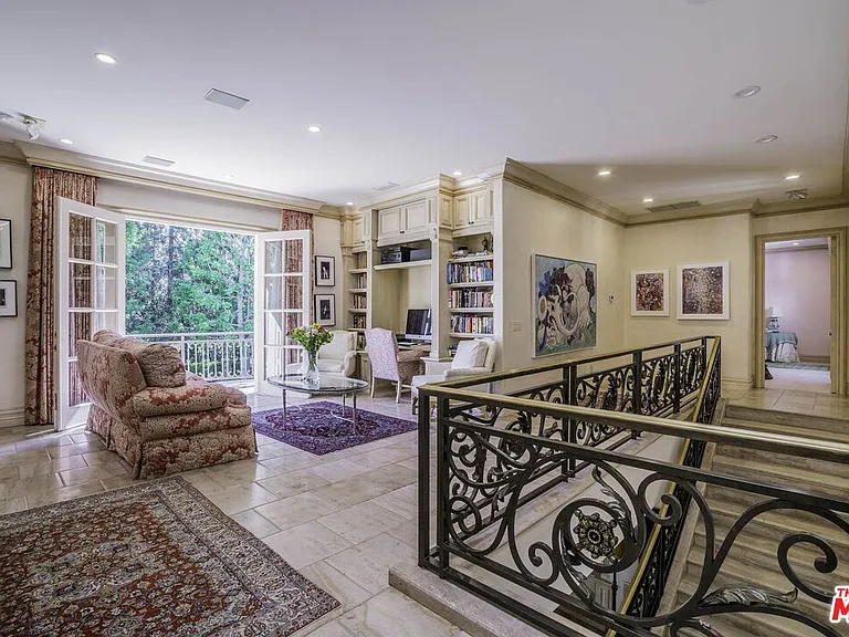 9742 Wendover Dr — Photo 13