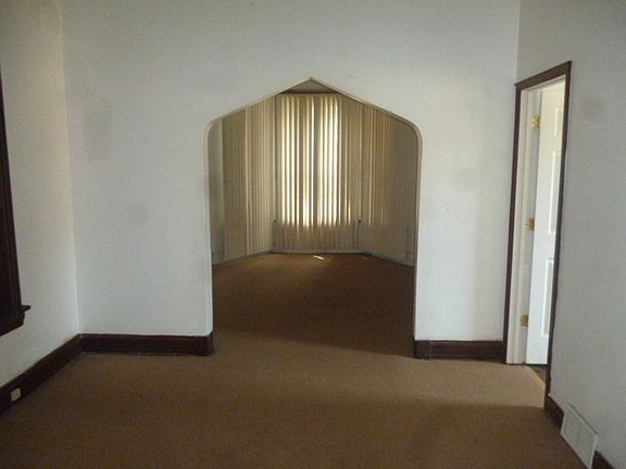 5th image of 637 N Lawndale Ave