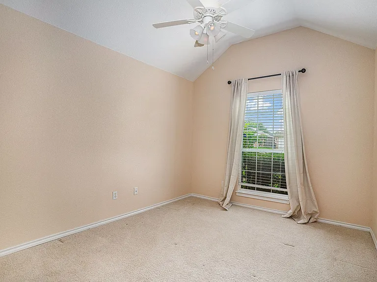 1307 Hyde Park Blvd — Photo 21