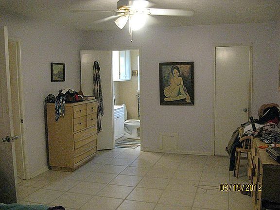 Huge master, large enough for a sitting area