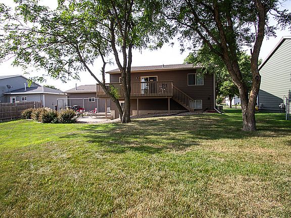 4th image of 304 Emma Dr