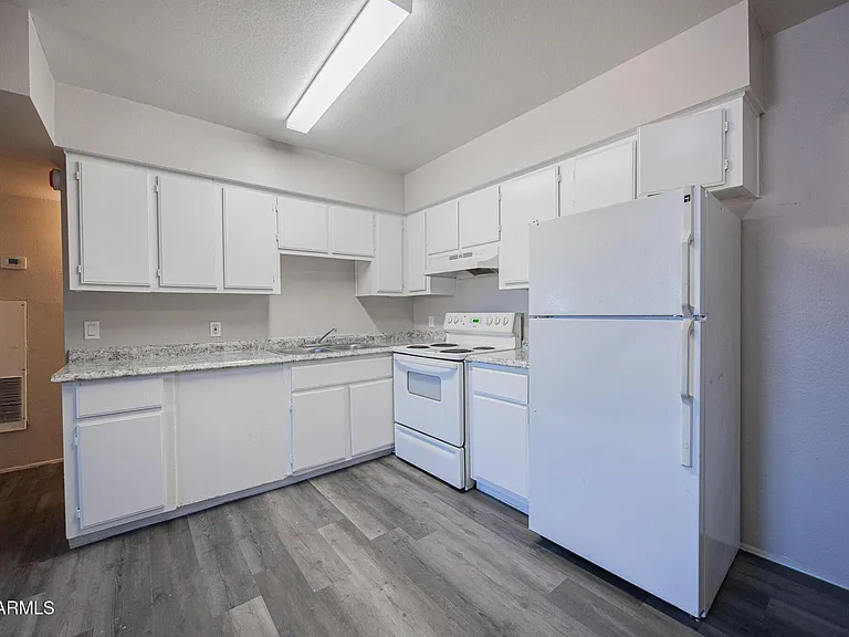1703 W Mountain View Rd #14 — Photo 5