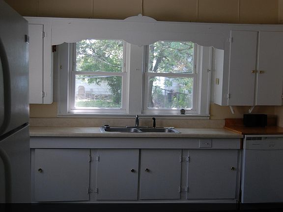 2nd image of 1604 N Ball Ave