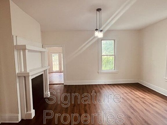 4th image of 102 W Lancaster Rd