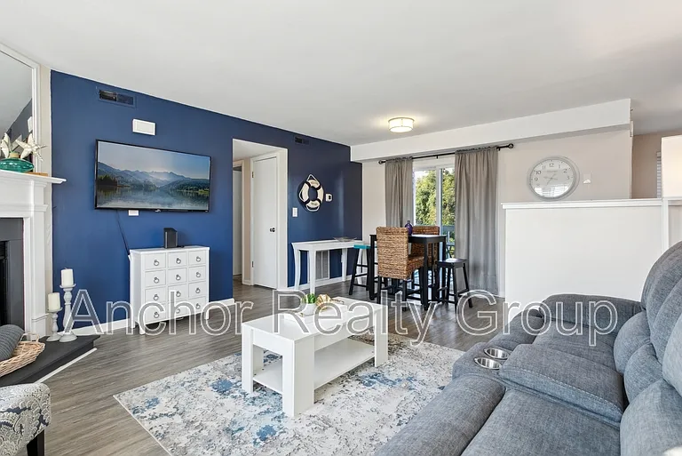 910 Mediterranean Ave #201 — Photo 2