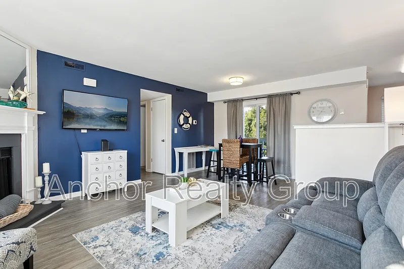 Building Photo - 910 Mediterranean Ave #201