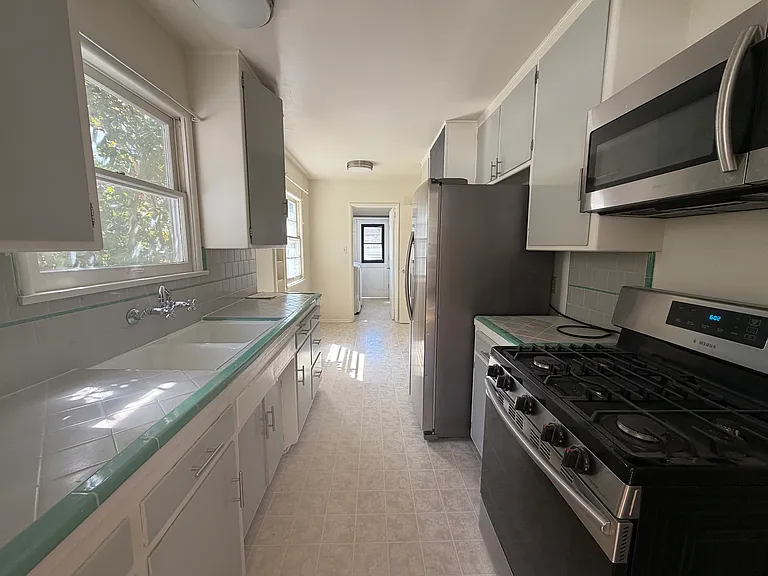 563 E Angeleno Ave — Photo 8