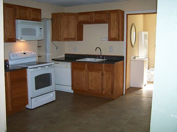 2nd image of 606 East Ave