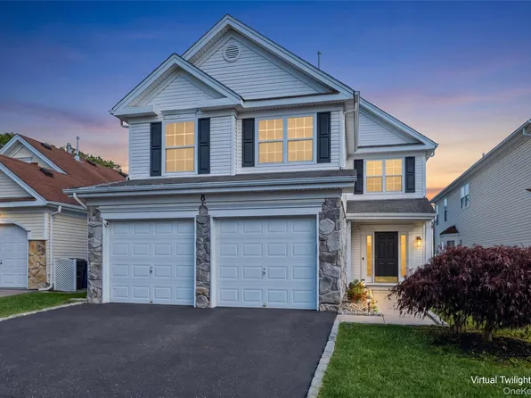 8 Jennifer Lane, Middle Island, NY 11953