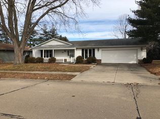 206 Evergreen Dr, Macomb, IL 61455