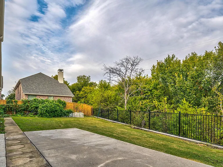 725 Rembrandt Ct — Photo 37