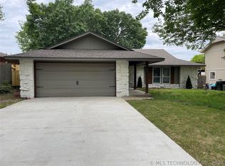 1009 W Madison Pl, Broken Arrow, OK 74012