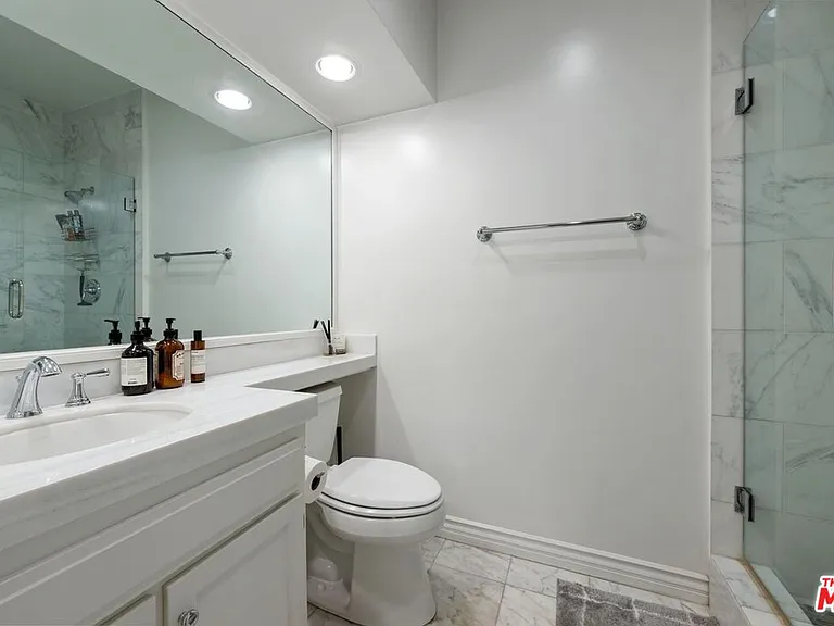 1375 Kelton Ave #107 — Photo 11