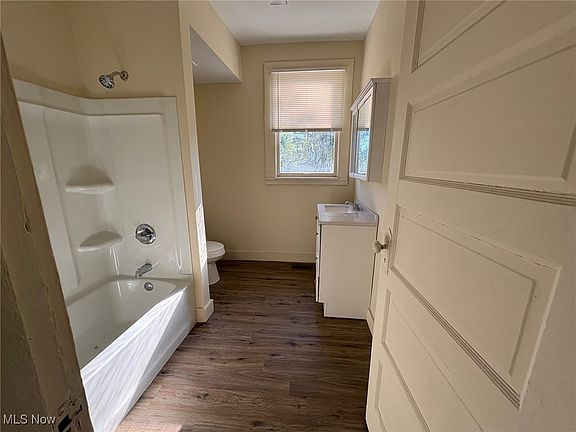 4th image of 348 McConnell Ave