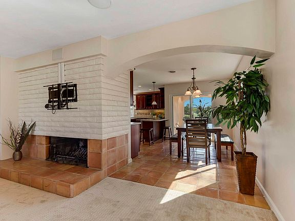 5th image of 2092 Ginny Ln