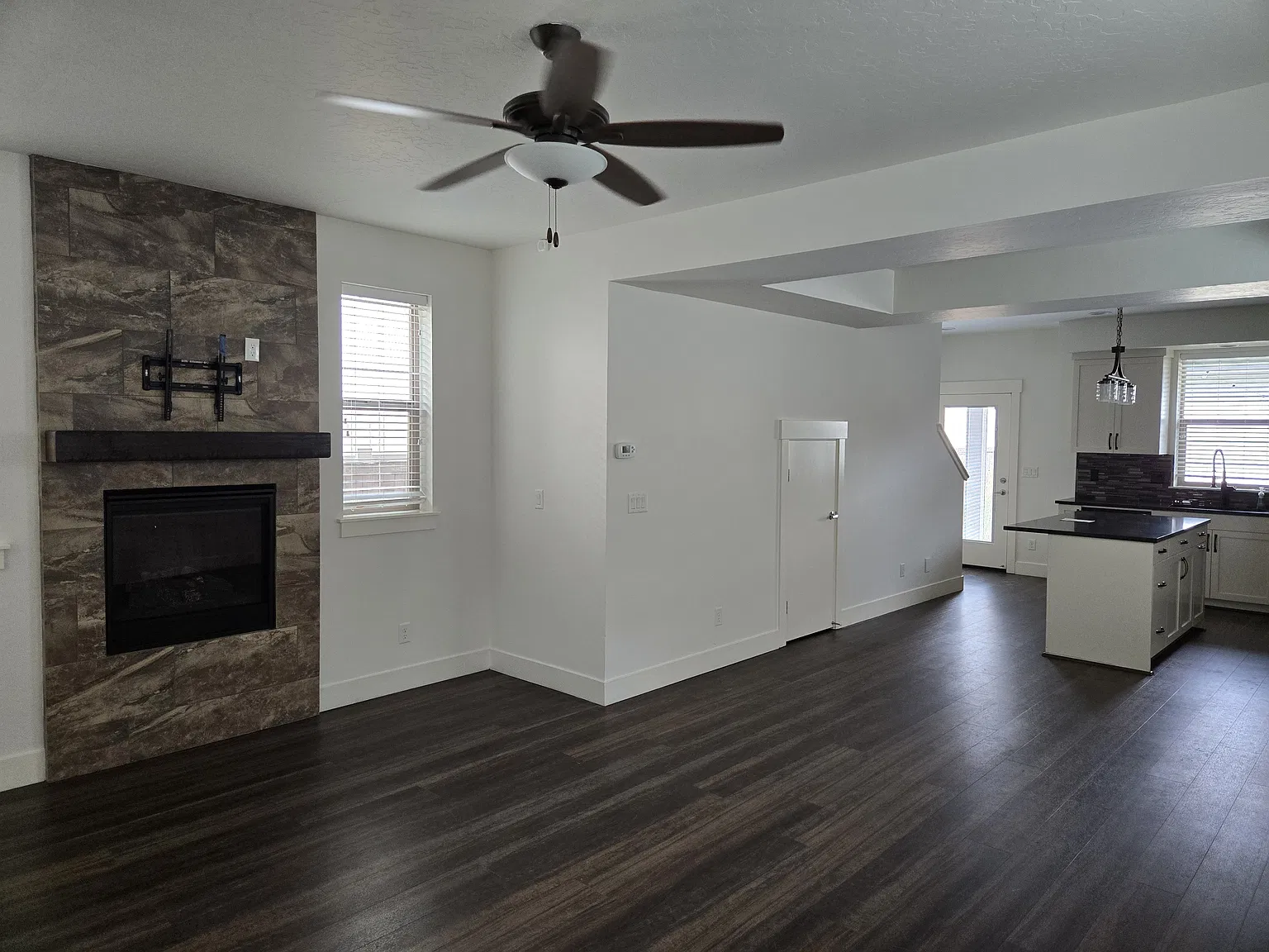 3 bed, 1601 sqft, $2,950 — Photo 3