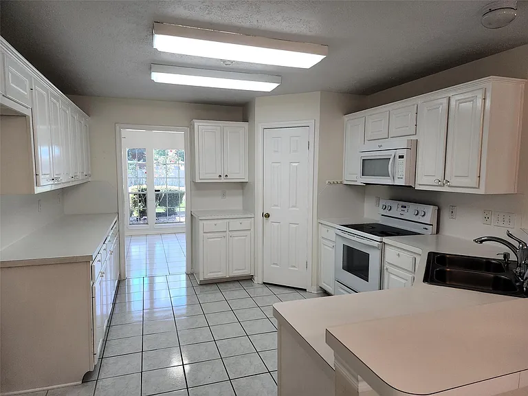 3103 Gatesbury North Dr — Photo 5