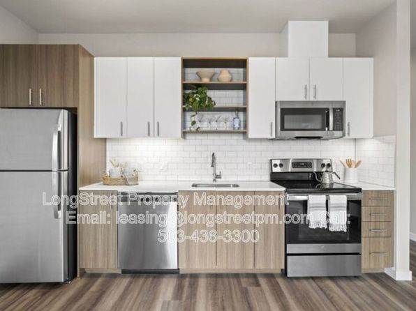 4064 N Mississippi Ave #203