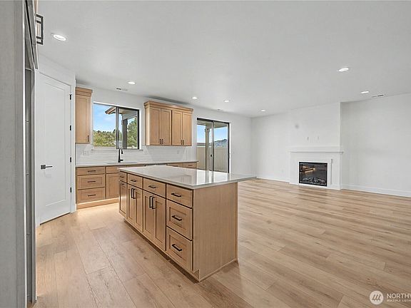 5th image of 551 S Perry Avenue