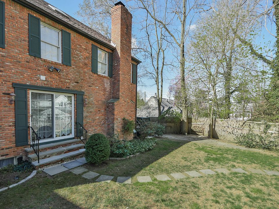 2nd image of 15 Liberty St