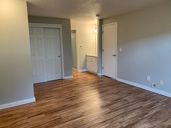 5th image of 2444 Donegal Ct