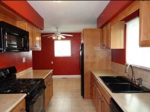 3rd image of 109 Broadmoor Dr.