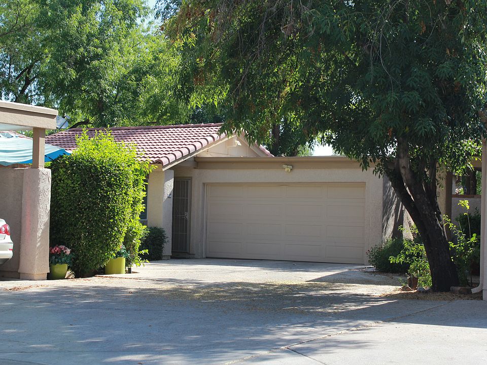 looking towards the two car garage