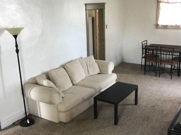 911 1/2 W Maple St, Rawlins, WY 82301