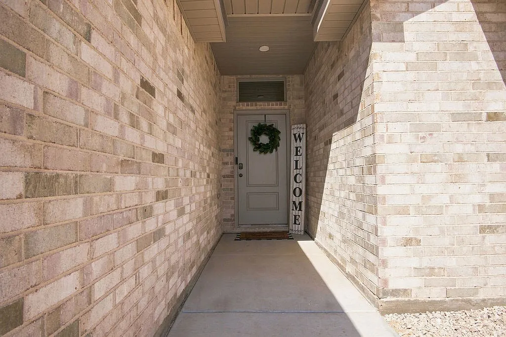 3 bed, 2.0 bath, 1794 sqft, $2,600 — Photo 3