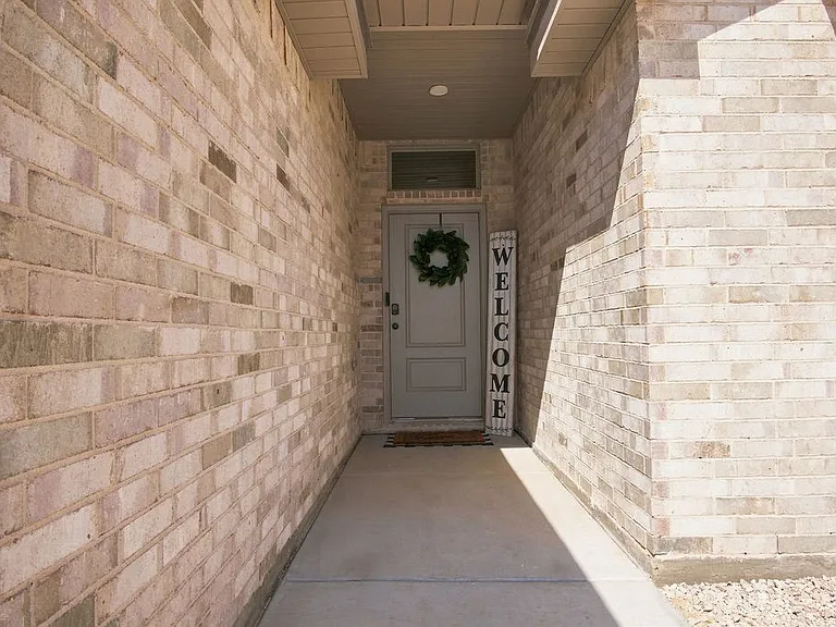 10401 Pronghorn Rd — Photo 3