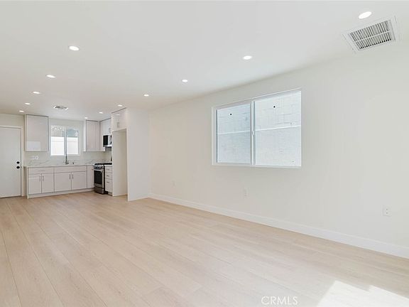 4th image of 1167 Raymond Ave #B