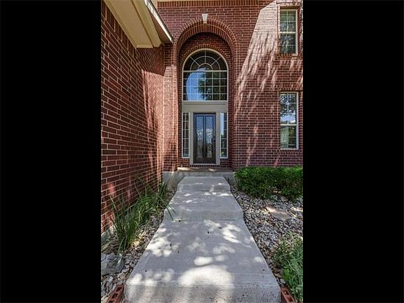 4th image of 9305 La Puente Dr