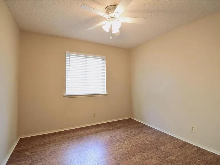 1105 Forest Oaks Path — Photo 11