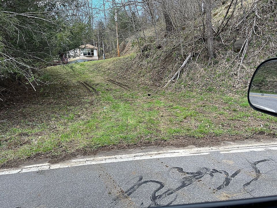 2nd image of 9437 Jacks Creek Rd
