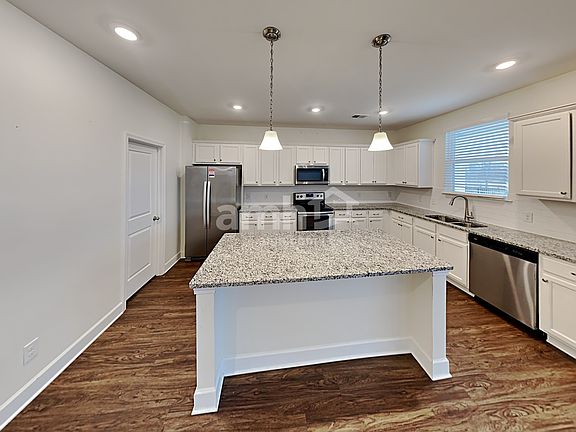 4th image of 4261 Longfellow Dr