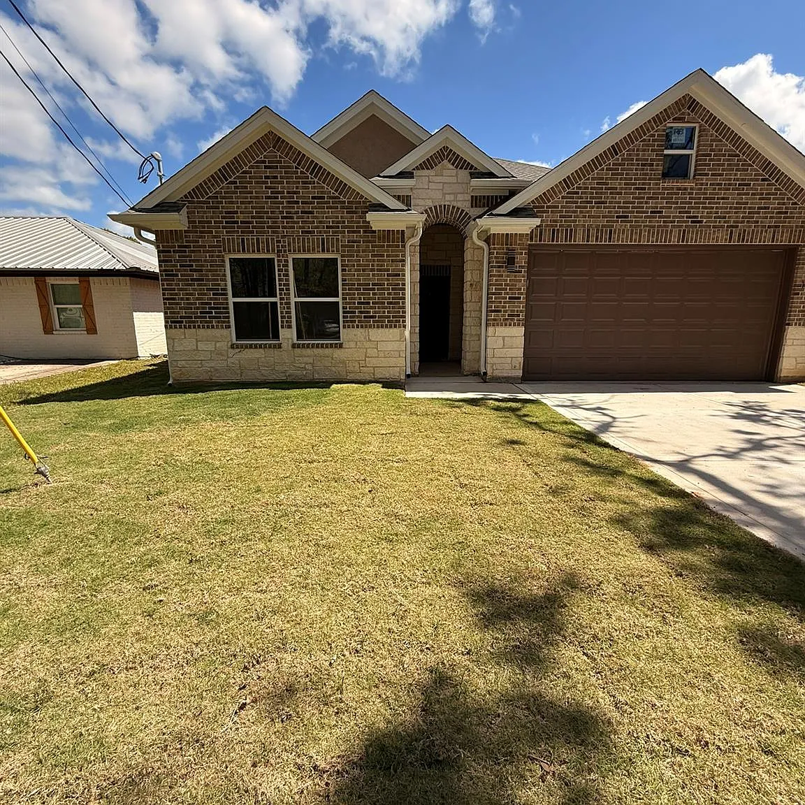 3 bed, 1901 sqft, $2,000 — Photo 2