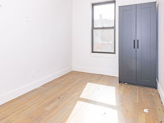 5th image of 1582 Prospect Pl #4X