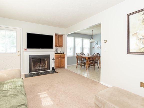4th image of 3085 Sturgeon Bay Ave