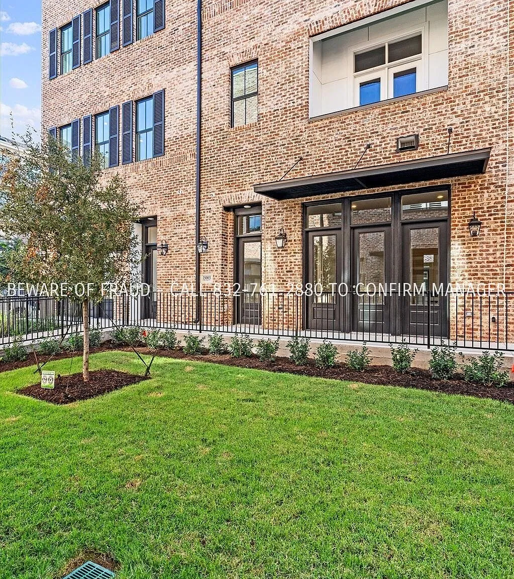 Gorgeous 2024 Build in Addison Grove! — Photo 2