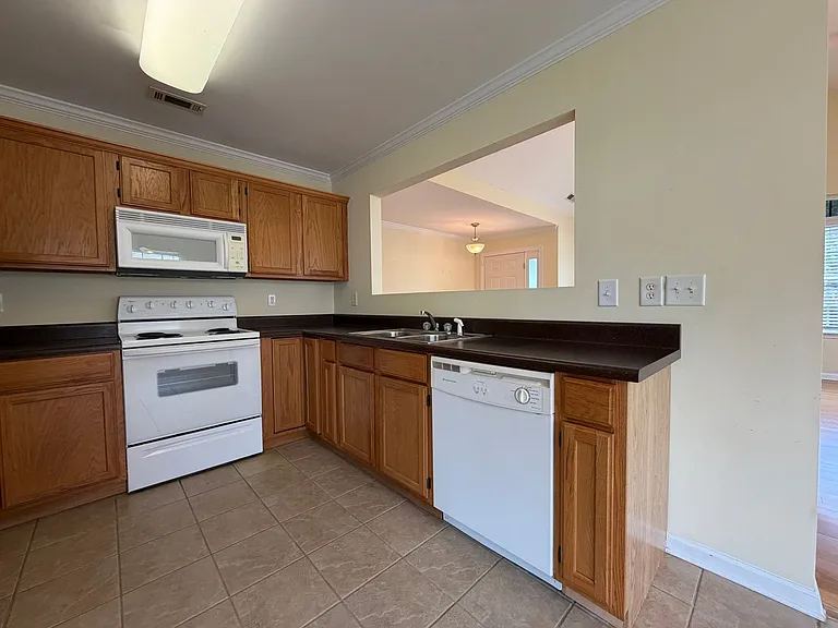10 Southfork Dr SW — Photo 6