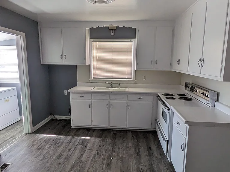 2328 N El Paso St — Photo 8