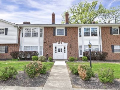 2940 Pease Dr APT 206, Rocky River, OH, 44116