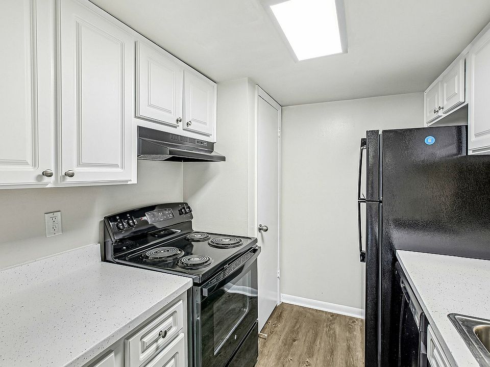 Efficient, modern kitchen with everything you need.