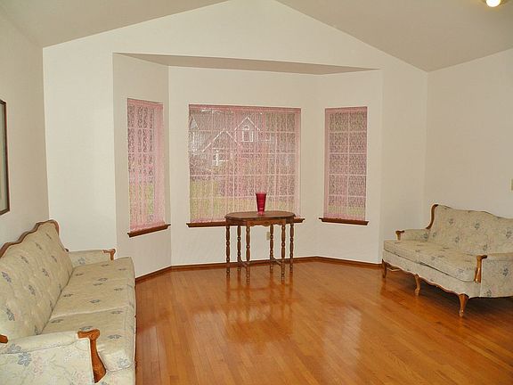 5th image of 5320 Saint Charles Dr NE