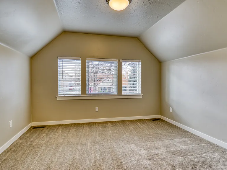 1818 S Grant Ave — Photo 26