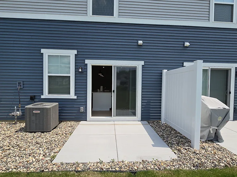 Back patio area & space