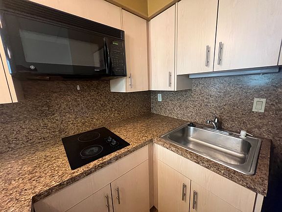 5th image of 2104 S 15th St Floor 2