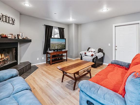 4th image of 862 Pine Ln