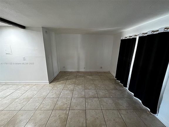 4th image of 510 NE 17th Ave APT 205